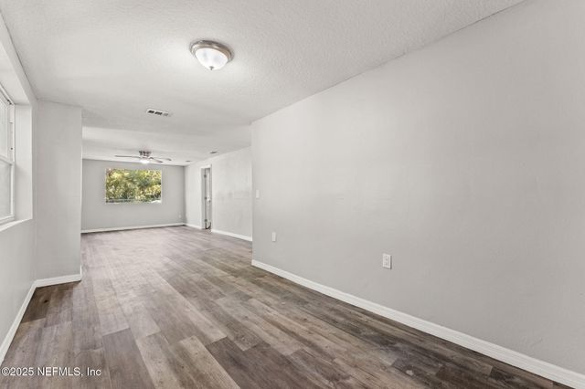 4044 HUNTER Circle, Jacksonville, FL 32207