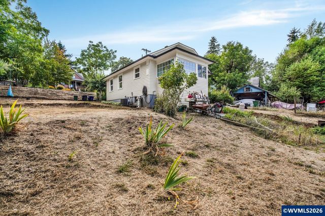 122 Rock St, Silverton, OR 97381