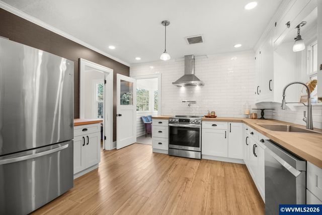 122 Rock St, Silverton, OR 97381