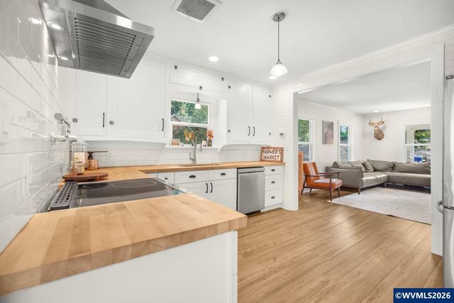 122 Rock St, Silverton, OR 97381