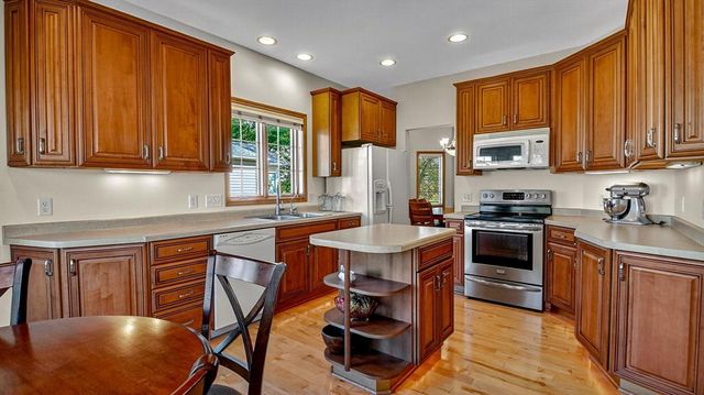 4244 Mill Ridge Circle, Eau Claire, WI 54703
