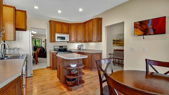 4244 Mill Ridge Circle, Eau Claire, WI 54703