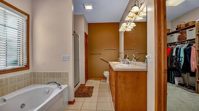 4244 Mill Ridge Circle, Eau Claire, WI 54703