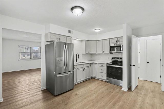 106D Smith Street, Smithville, MO 64089