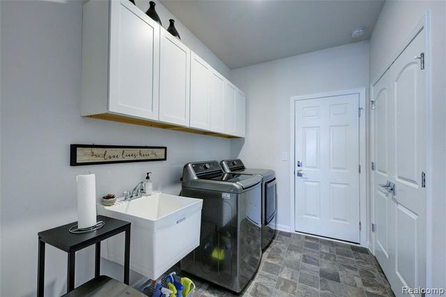 3775 Park Creek Lane, Canton, MI 48188