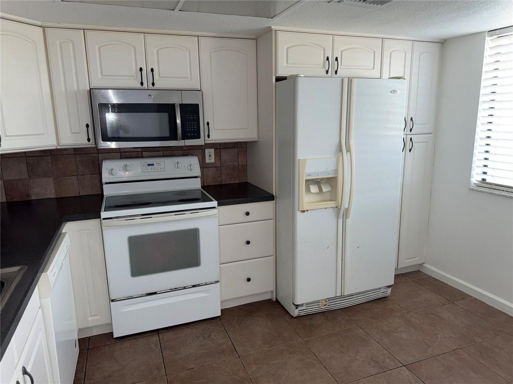 Image 11 of property listing at 201 W LAUREL STREET 703, Tampa, FL 33602