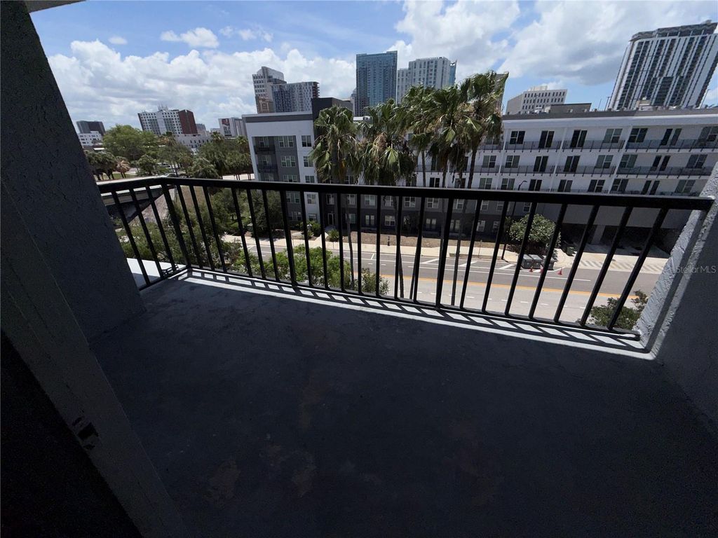 Image 18 of property listing at 201 W LAUREL STREET 703, Tampa, FL 33602