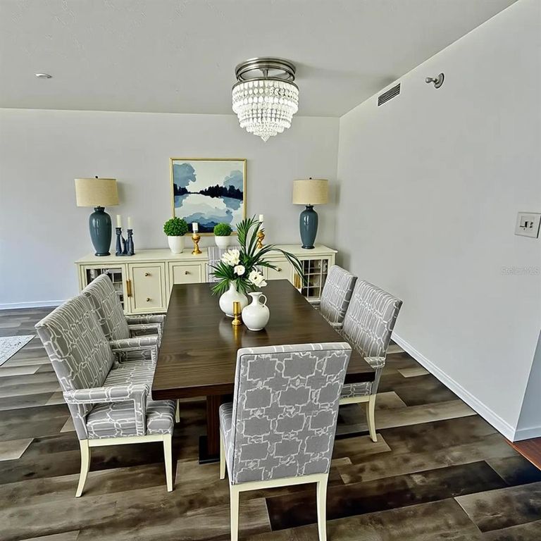 Image 4 of property listing at 201 W LAUREL STREET 703, Tampa, FL 33602