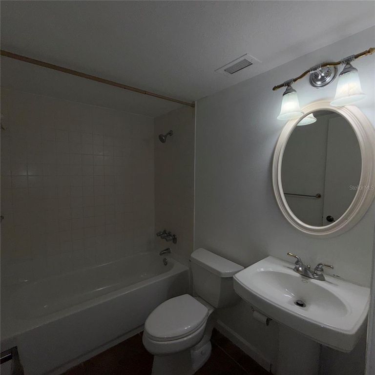 Image 9 of property listing at 201 W LAUREL STREET 703, Tampa, FL 33602