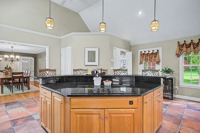 16 Stable Way, Medway, MA 02053
