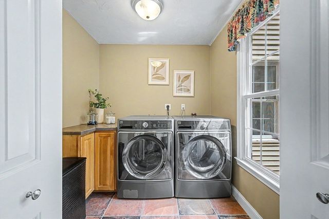 16 Stable Way, Medway, MA 02053