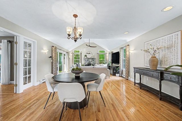 16 Stable Way, Medway, MA 02053