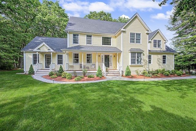 16 Stable Way, Medway, MA 02053