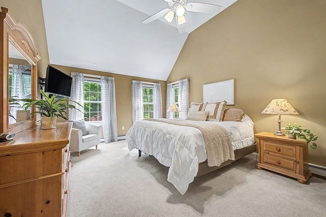 16 Stable Way, Medway, MA 02053