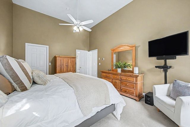16 Stable Way, Medway, MA 02053