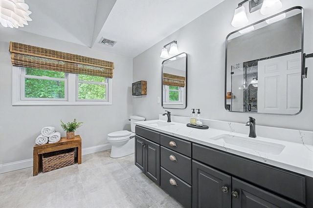 16 Stable Way, Medway, MA 02053
