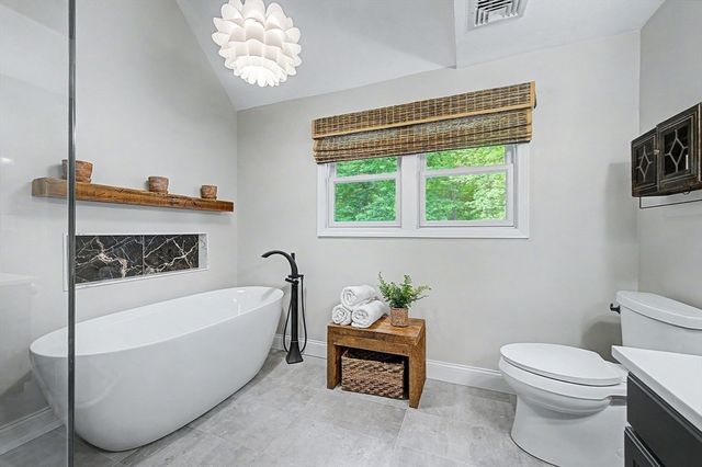 16 Stable Way, Medway, MA 02053