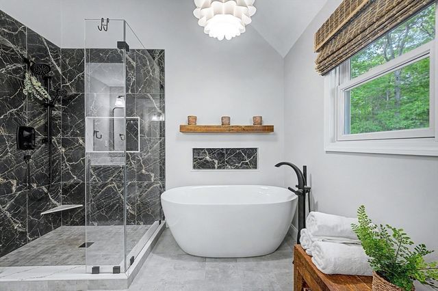 16 Stable Way, Medway, MA 02053