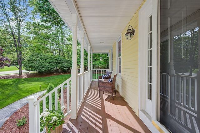 16 Stable Way, Medway, MA 02053