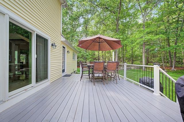 16 Stable Way, Medway, MA 02053