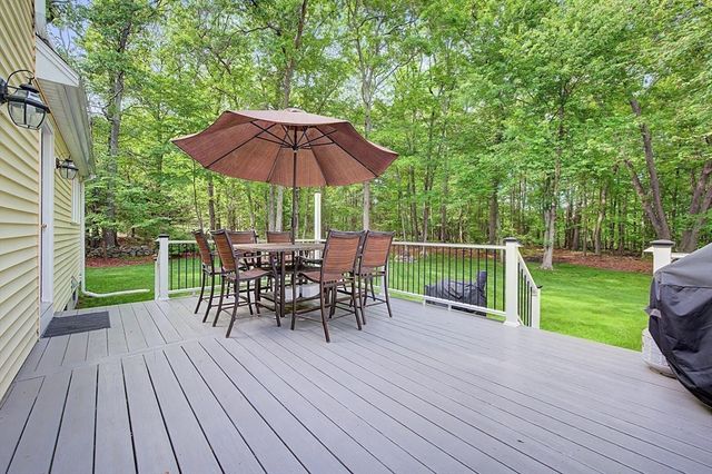 16 Stable Way, Medway, MA 02053