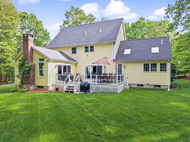 16 Stable Way, Medway, MA 02053
