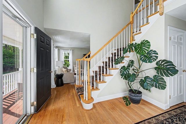 16 Stable Way, Medway, MA 02053