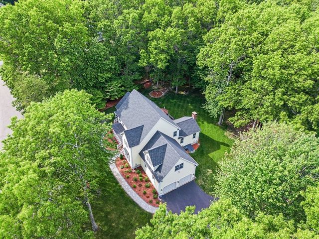 16 Stable Way, Medway, MA 02053