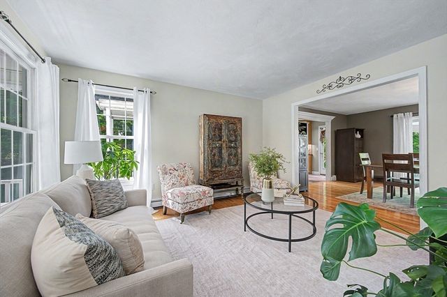 16 Stable Way, Medway, MA 02053