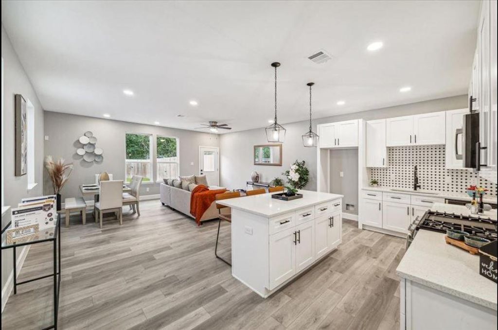 982 Randolph Street, Houston, TX 77088