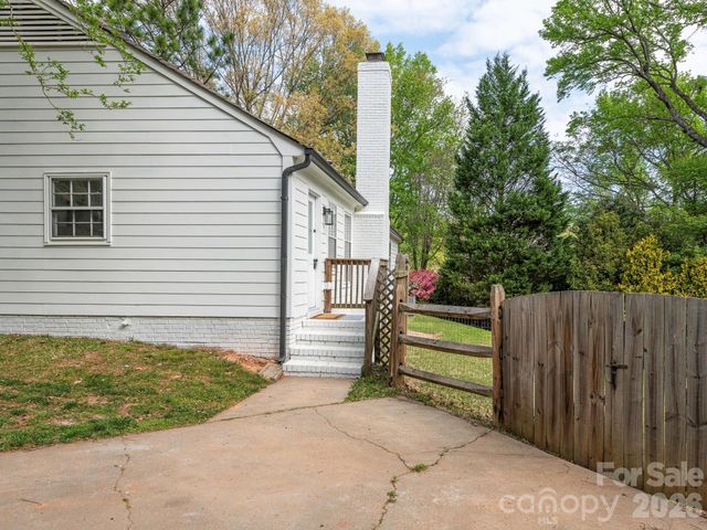 9012 Waggoneer Circle, Charlotte, NC 28270