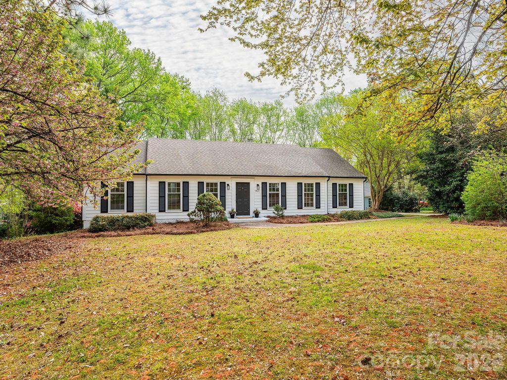 9012 Waggoneer Circle, Charlotte, NC 28270