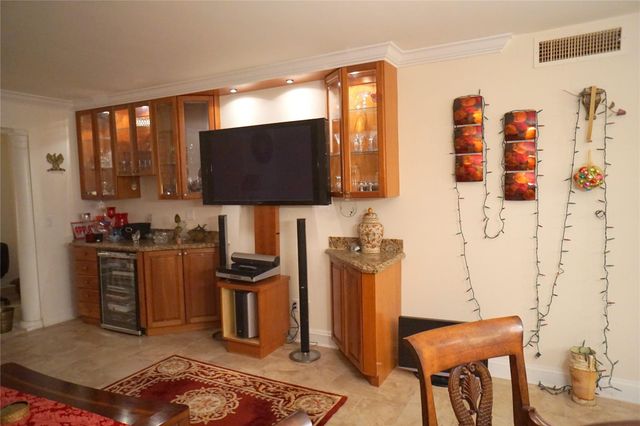 2851 Somerset Drive 103, Lauderdale Lakes, FL 33311