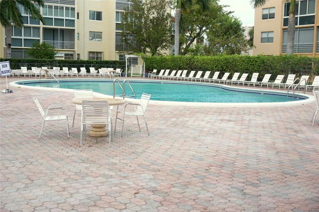 2851 Somerset Drive 103, Lauderdale Lakes, FL 33311