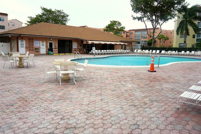 2851 Somerset Drive 103, Lauderdale Lakes, FL 33311