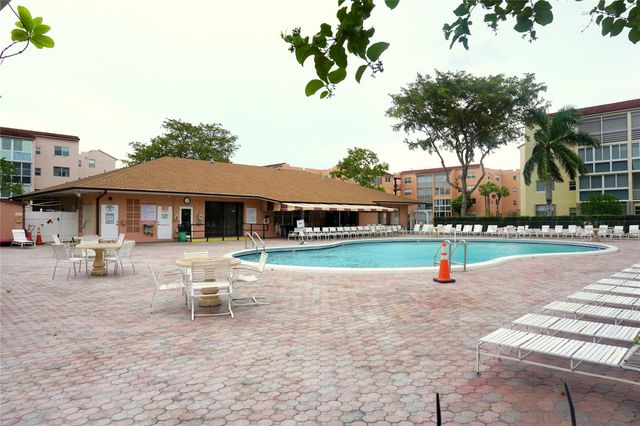 2851 Somerset Drive 103, Lauderdale Lakes, FL 33311