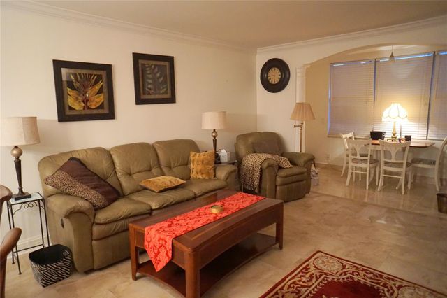 2851 Somerset Drive 103, Lauderdale Lakes, FL 33311