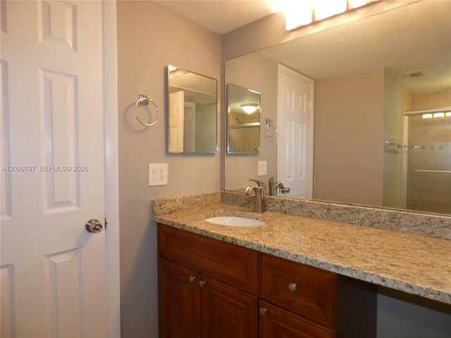 2841 N Oakland Forest Dr 207, Oakland Park, FL 33309
