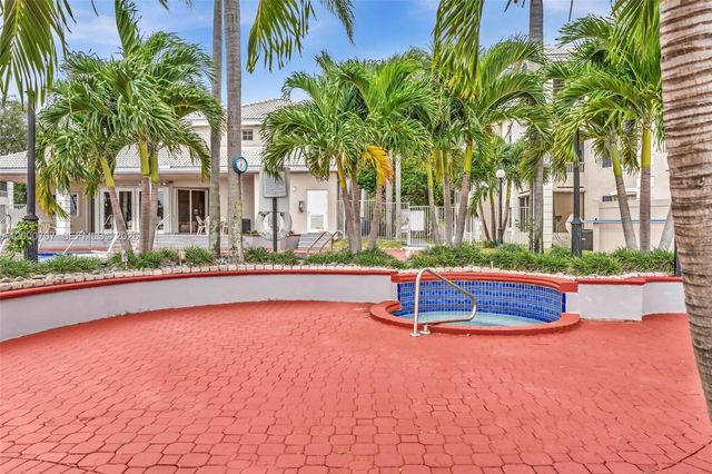 2841 N Oakland Forest Dr 207, Oakland Park, FL 33309