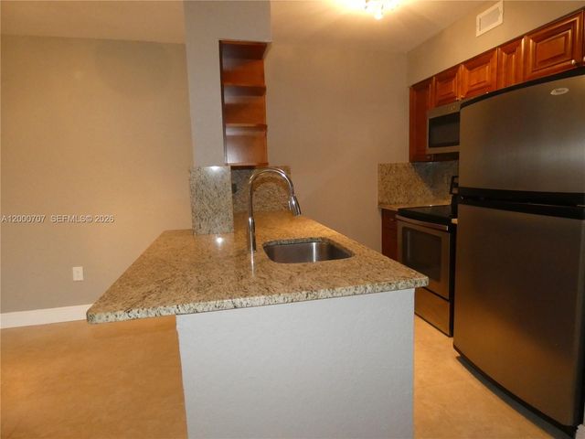 2841 N Oakland Forest Dr 207, Oakland Park, FL 33309