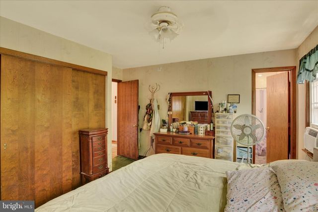 260 GREEN LANE DR, Camp Hill, PA 17011