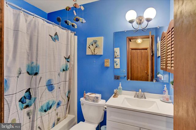 260 GREEN LANE DR, Camp Hill, PA 17011