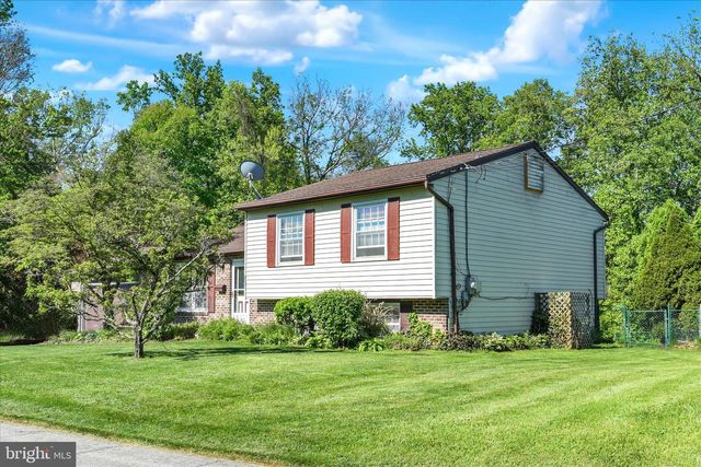 260 GREEN LANE DR, Camp Hill, PA 17011