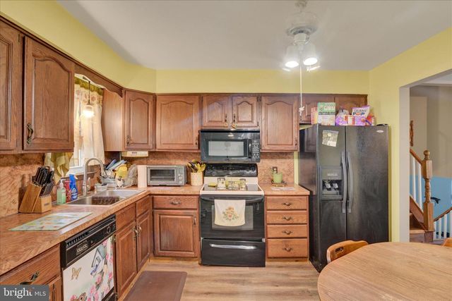 260 GREEN LANE DR, Camp Hill, PA 17011
