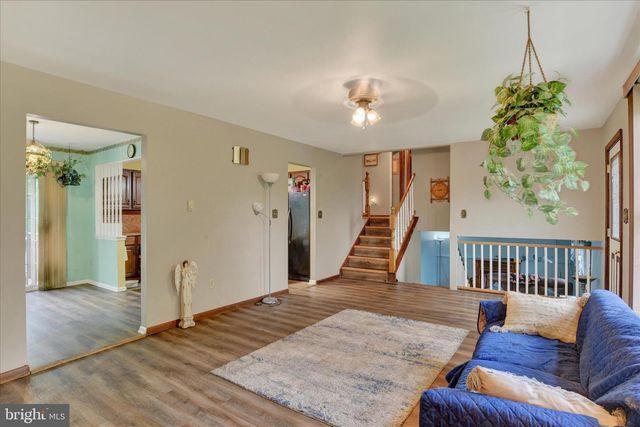 260 GREEN LANE DR, Camp Hill, PA 17011