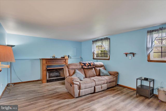 260 GREEN LANE DR, Camp Hill, PA 17011