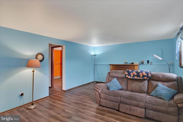 260 GREEN LANE DR, Camp Hill, PA 17011