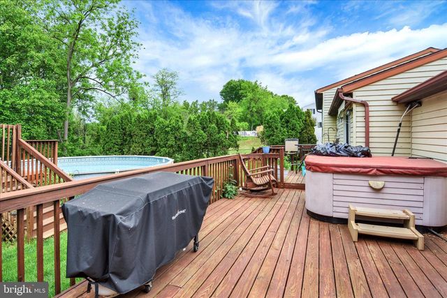 260 GREEN LANE DR, Camp Hill, PA 17011