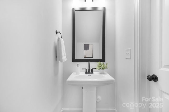 4207 Eagle Chase Drive, Charlotte, NC 28216