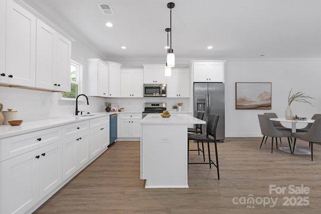 4207 Eagle Chase Drive, Charlotte, NC 28216